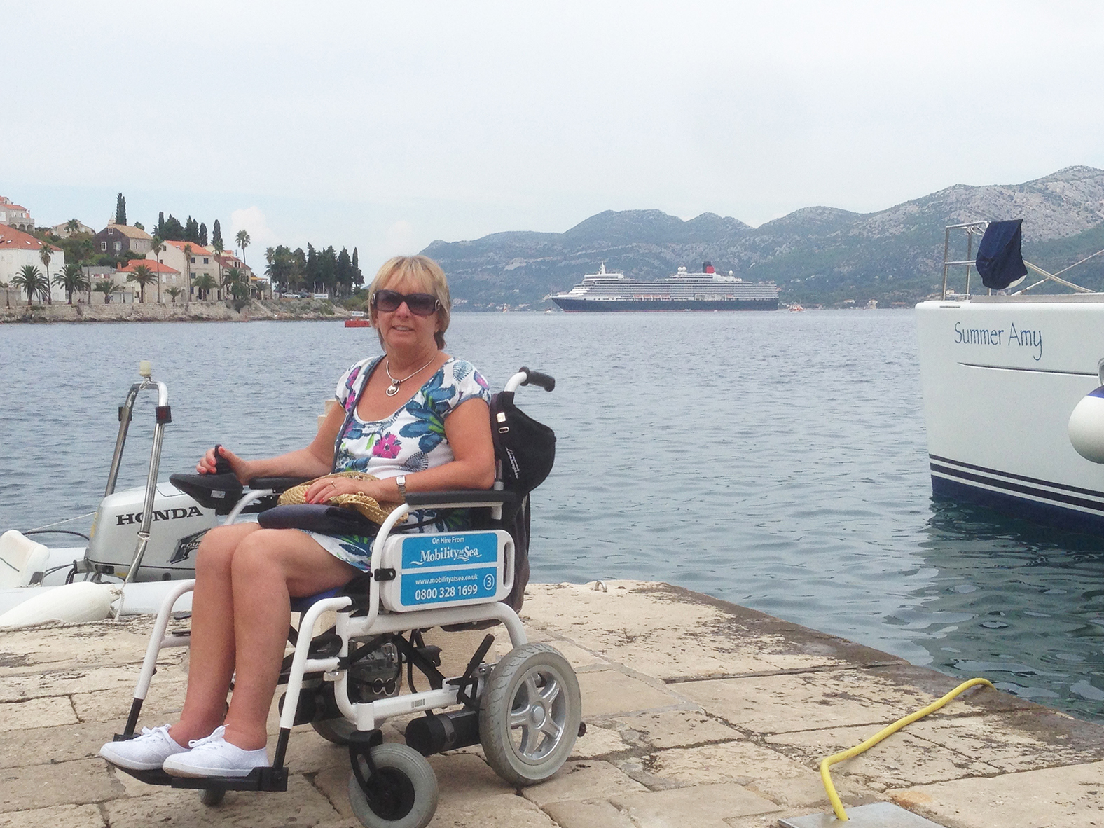 Customer using Cruiser 12A powerchair